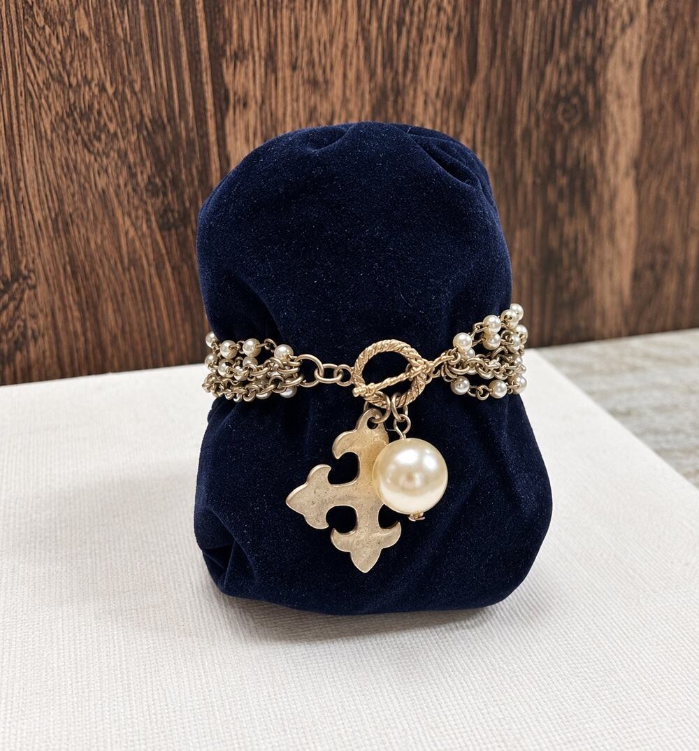 Gold Tone Multi-Strand Faux Pearl Fleur-de-Lis Charm Bracelet Toggle Clasp